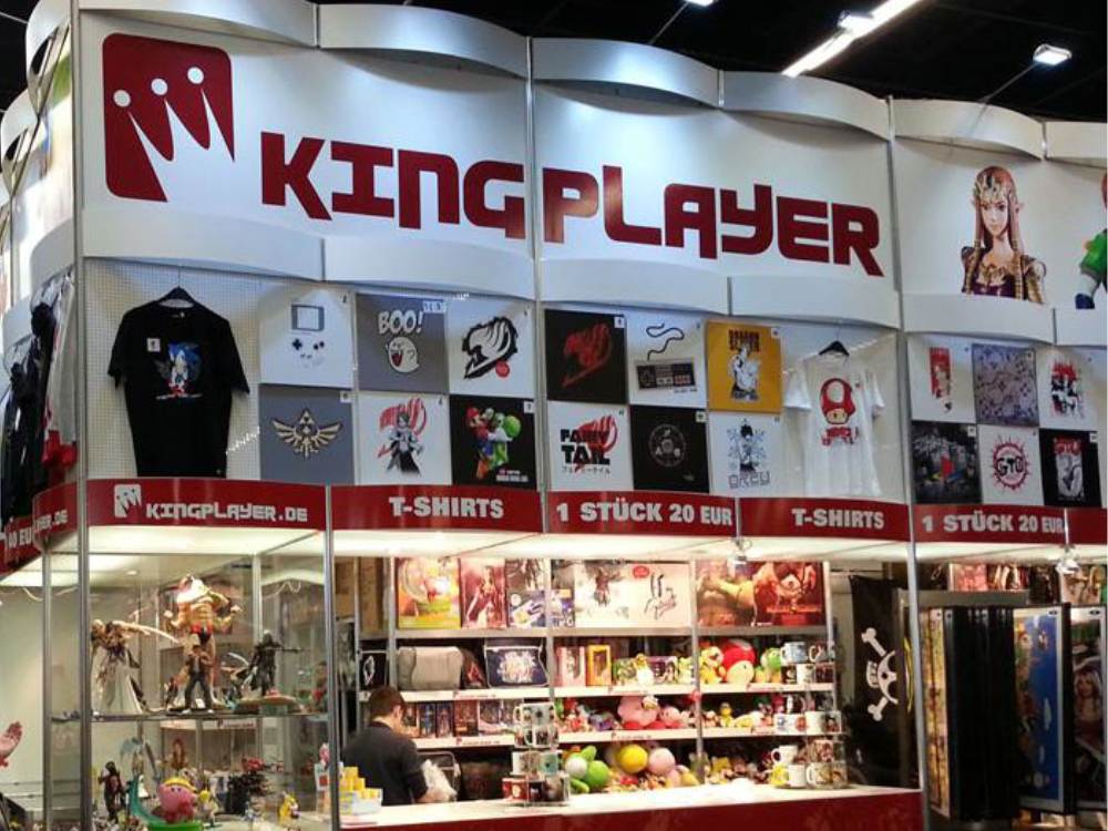 Messestandsbeklebung für den Händler auf der Gamescom Kingplayer Messestandbeklebung 1